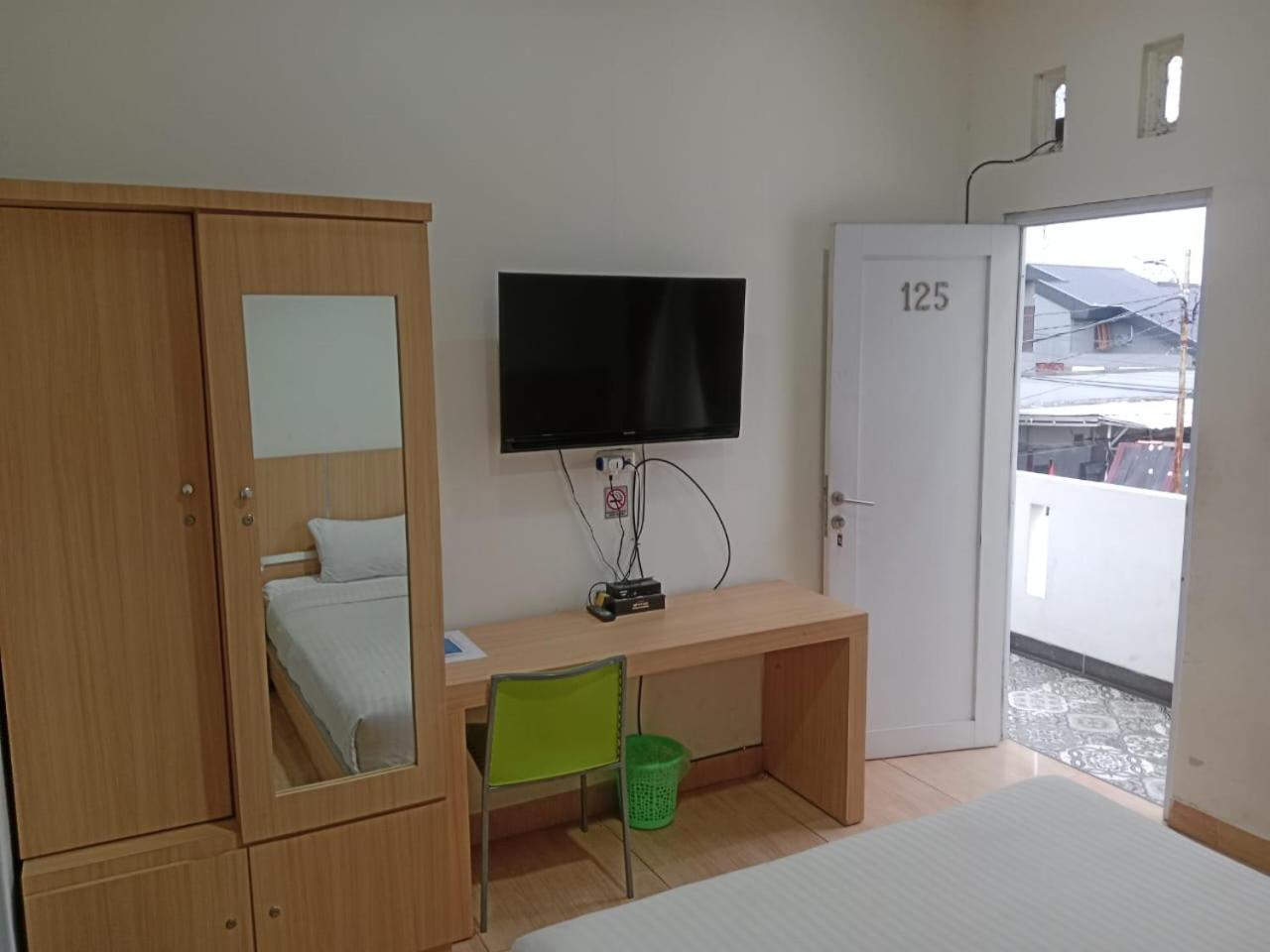 Macan Kumbang Residence Palembang Exteriér fotografie